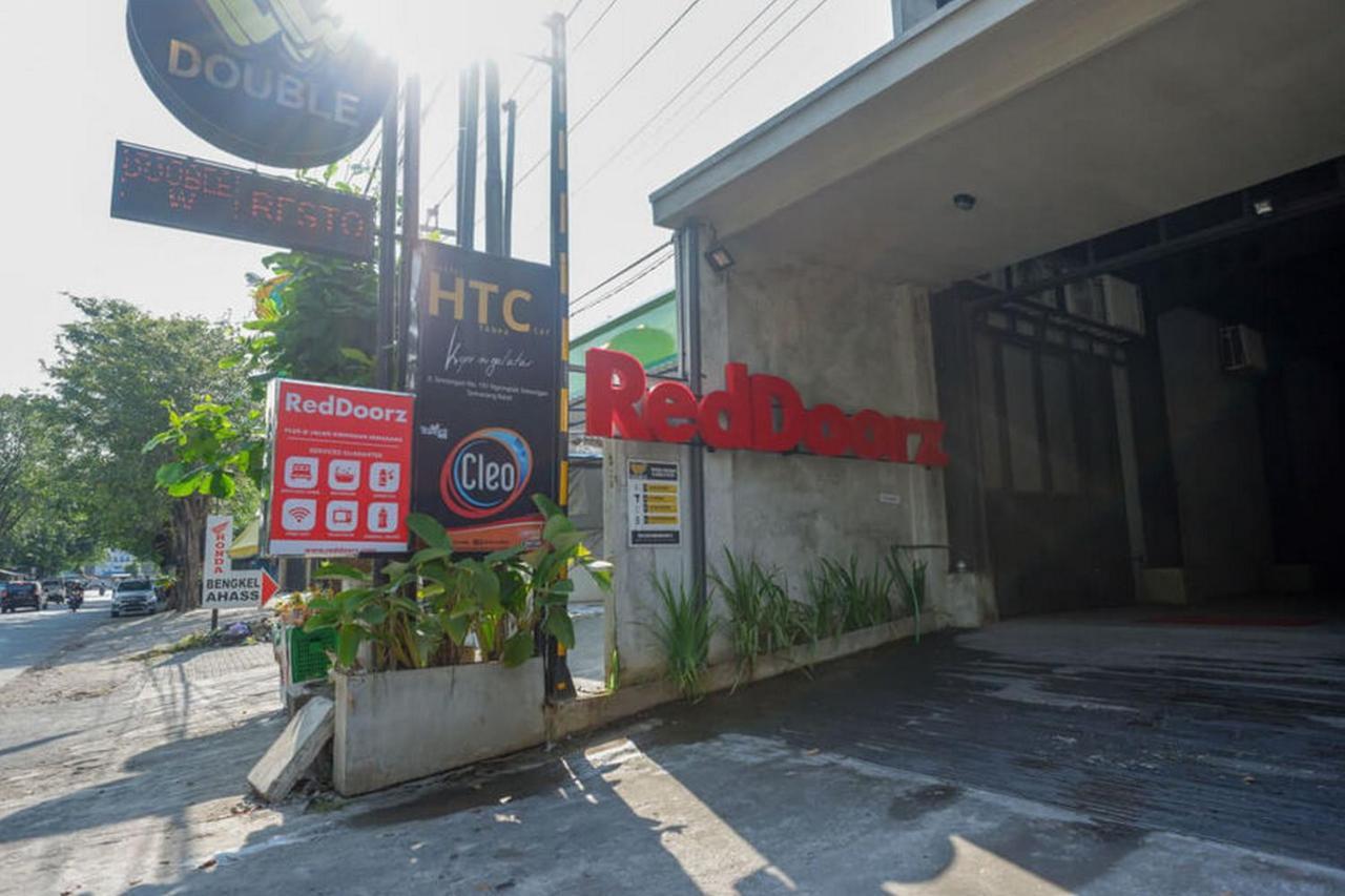 Reddoorz Plus Near Kawasan Sam Poo Kong Semarang Exterior foto